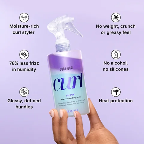 A hand holds a clear spray bottle with a purple and light blue gradient label, which displays the text CURL WOW curl SHOOK Mix + Fix Bundling Spray Bundled, frizz-free, glossy, no-crunch curls. Weightless formula. Hold without cast. 295 ml e 10 fl oz, and around the bottle are six additional product features: Moisture-rich curl styler, 78% less frizz in humidity, Glossy, defined bundles, No weight, crunch or greasy feel, No alcohol, no silicones, and Heat protection.