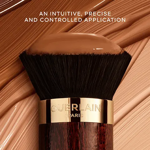 An intuitive, precise and controlled application. A tailor-made result for all skin tones.